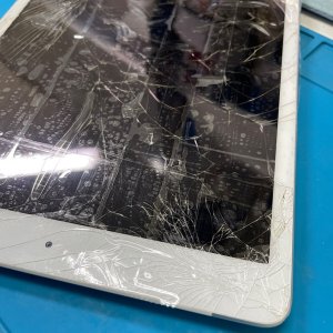 iPad 6 ガラスパネル交換| 流山市 | パネル交換も電話予約で即日お渡しの修理対応しております‼︎