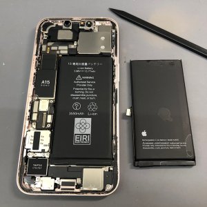 iPhone 13 ◎バッテリー交換 ¥7,980-  ●埼玉県狭山市笹井からお越しのお客様