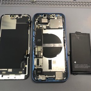 iPhone 13 ◎バッテリー交換 ¥7,980-  ●埼玉県入間市春日町からお越しのお客様