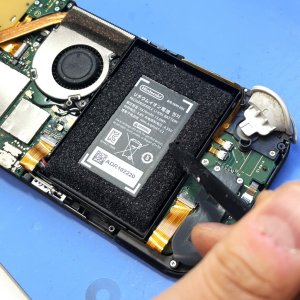 【Nintendo Switch Lite バッテリー交換】2年以上使ったSwitch Lite、電池交換で持ち時間が復活します!!|前橋市飯土井町