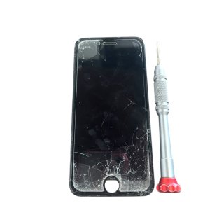 【落として画面が動かなくなった】iPhone SE3 液晶交換修理