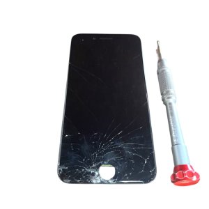 【勝手に操作されてしまう】iPhone SE3 液晶交換修理