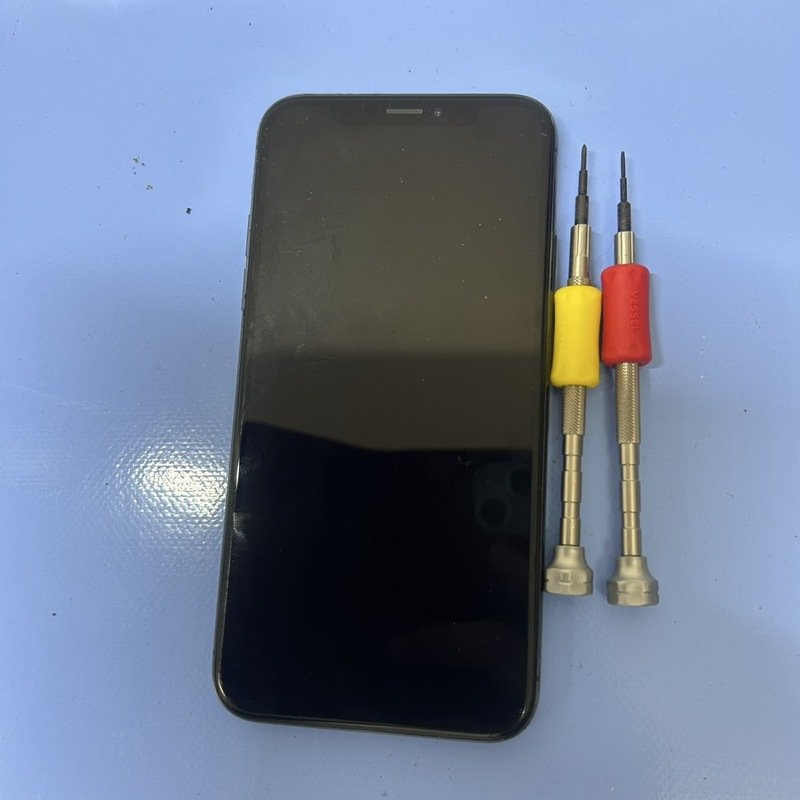 【iPhone X 液晶交換】通知は来るのに画面が真っ暗…|伊勢崎市昭和町