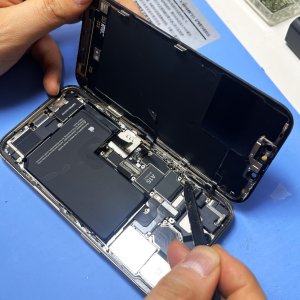 【iPhone13Pro バッテリー交換】充電してもすぐ減る症状、バッテリー交換でスッキリしませんか?|前橋市三河町
