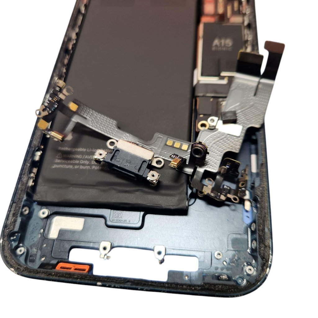 【iPhone14 ライトニング(充電口)交換】ケーブルを差しても充電されない事があります!充電口の劣化が原因かも?| 根室昭和町