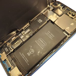 【iPhone13mini バッテリー(電池)交換】3年ほど使用しているiPhoneの充電の減りが早く動作も重たく感じる!バッテリーの交換がおススメです。| 根室市栄町