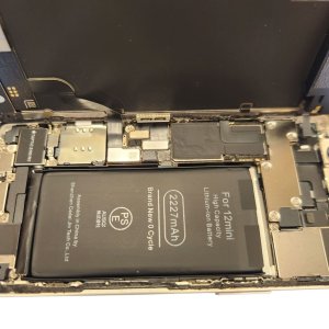 【iPhone12mini バッテリー(電池)交換】充電の減りが早く気になる!!旅行前にメンテナンスはいかがですか。| 根室市光洋町