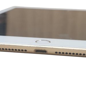 【iPad 第9世代 ライトニング(充電口)交換】充電の差し込み口がグラついて充電がたまらなくなってしまった。iPadも修理可能!ぜひご相談ください。| 根室市落石