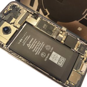 【iPhone14 バッテリー交換】バッテリーの劣化により充電持ちが悪くなってしまった。即日交換対応いたします。 | 根室市昭和町