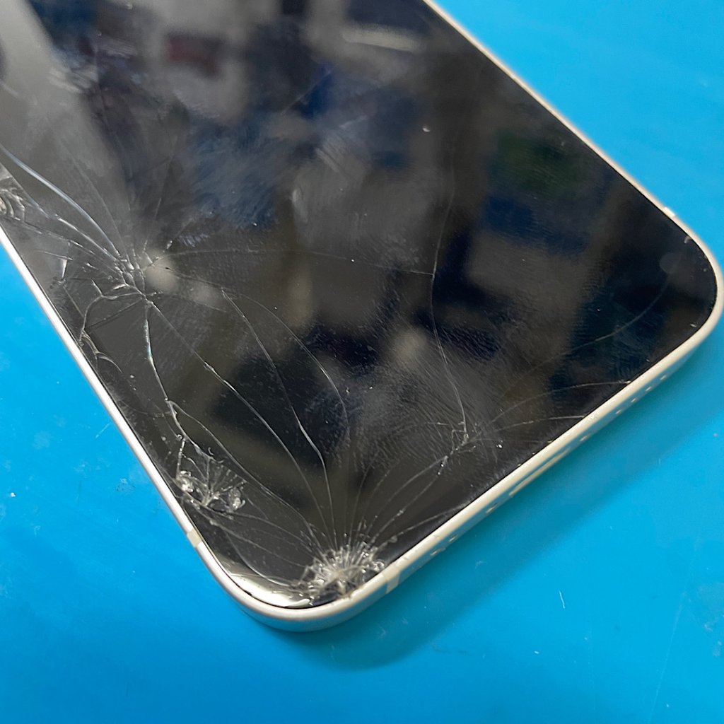 iPhone13 バイク落下 液晶交換| 我孫子市南青山| 予約無し、駆け込みでも対応!30分のスピード修理!