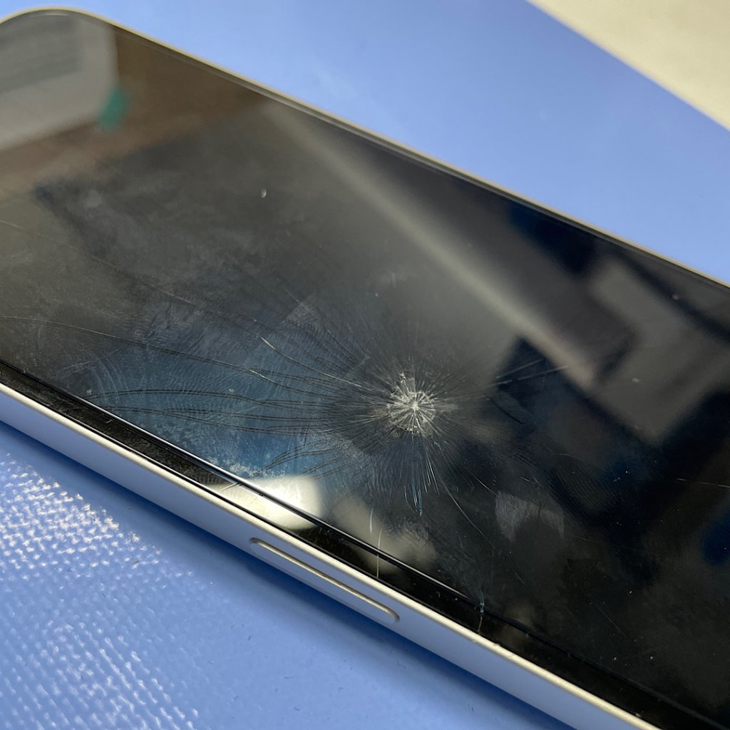 iPhone13 石に強打 パネル交換修理| 取手市新町 | パネル破損も即日対応致します!