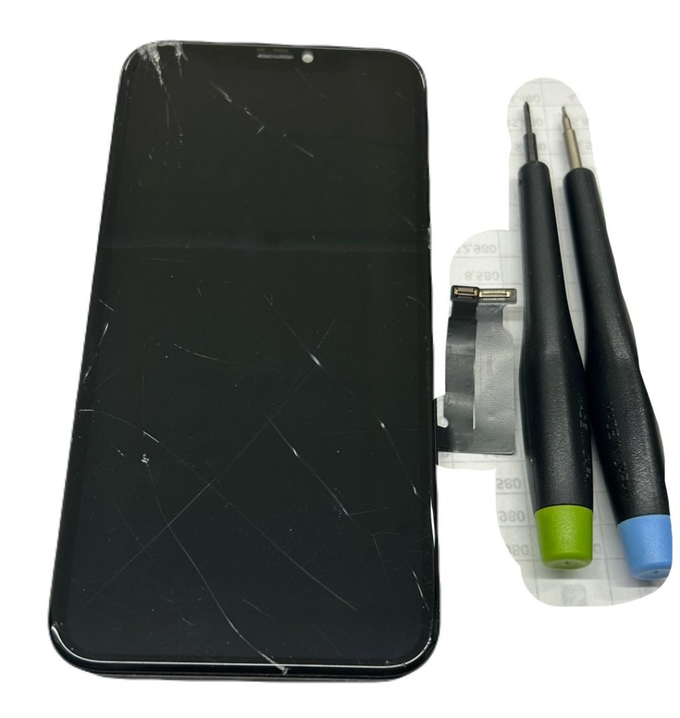 iPhone XR ◎フロントパネル交換 ¥6,980- ●埼玉県飯能市南川からお越しのお客様