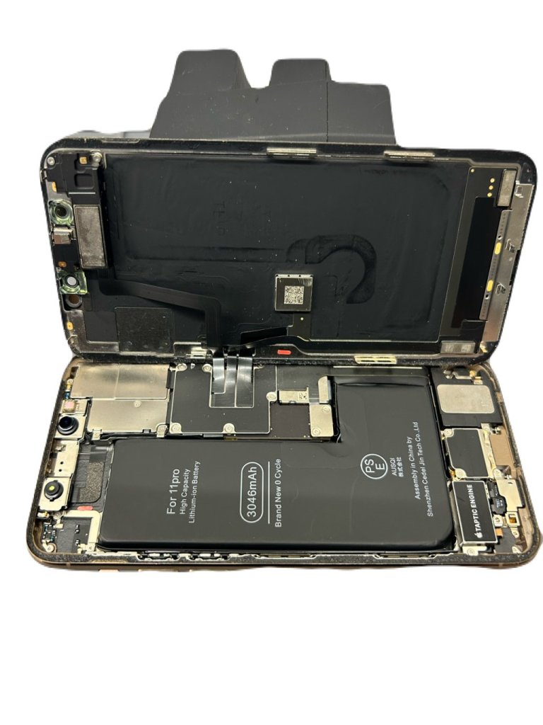 iPhone 11Pro ◎液晶交換 ¥11,980- ●埼玉県入間市仏子からお越しのお客様