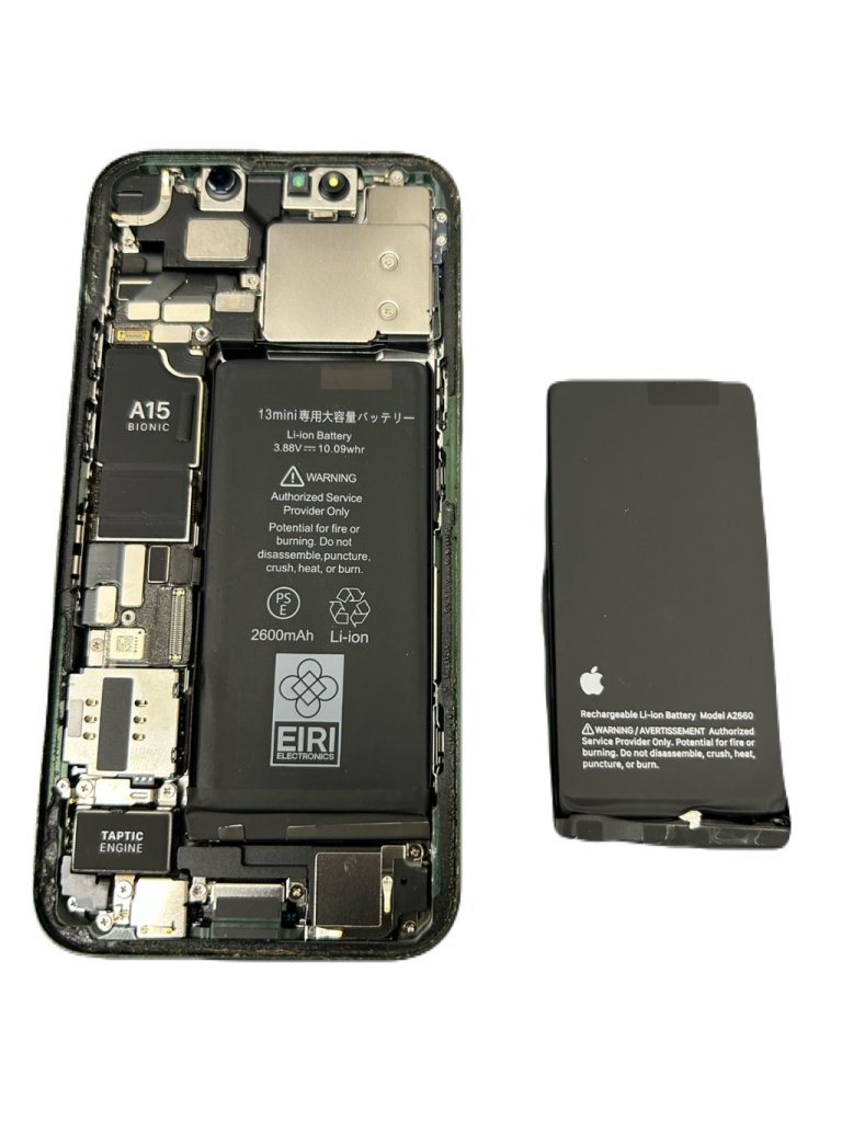 iPhone 13ミニ ◎バッテリー交換 ¥7,980- ●埼玉県飯能市岩沢からお越しのお客様