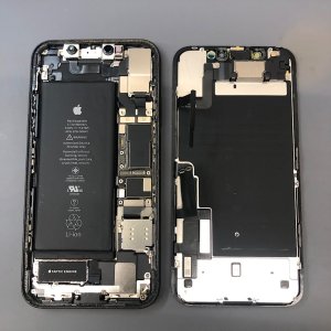 iPhone 11 ◎バッテリー交換 ¥5,980- ◎フロントパネル交換 ¥7,980  ●埼玉県上尾市からお越しのお客様