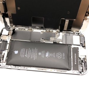 iPhone8 バッテリー膨張