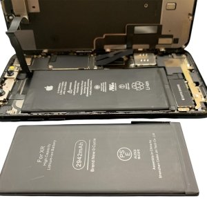iPhoneXR 【バッテリー膨張＋液晶異常】