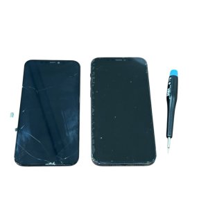 液晶割れ　iPhone12  液晶交換