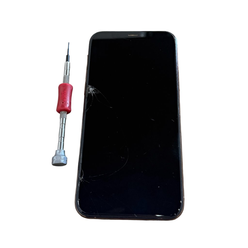【画面が割れてしまった】iPhone11 Pro パネル交換修理