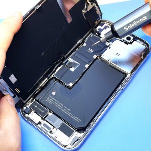 【 iPhone14Pro バッテリー交換】モバイルバッテリーが手放せない方へ、電池交換で改善しませんか？｜高崎市上中居町