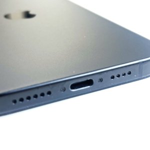 【iPhone15Plus ドックコネクタ修理】接触不良の充電口…ドックコネクタ修理でしっかり復活します!!|高崎市高関町