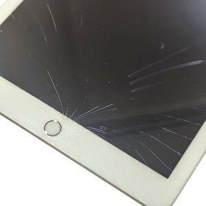 【iPad 第7世代 フロントパネル交換】iPadの画面割れも最短即日修理を承っております!!| 根室市光和町