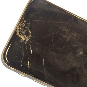 【iPhoneSE 第3世代 フロントパネル交換】仕事でも使用しているiPhoneが故障してしまったら、当店までご相談ください。| 根室市曙町