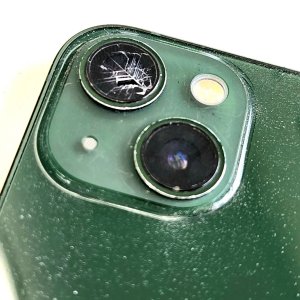 【iPhone13 アウトカメラレンズ交換】カメラのガラスレンズ部分だけが割れてしまった時はレンズだけ交換することが出来ます!!| 根室市鳴海町