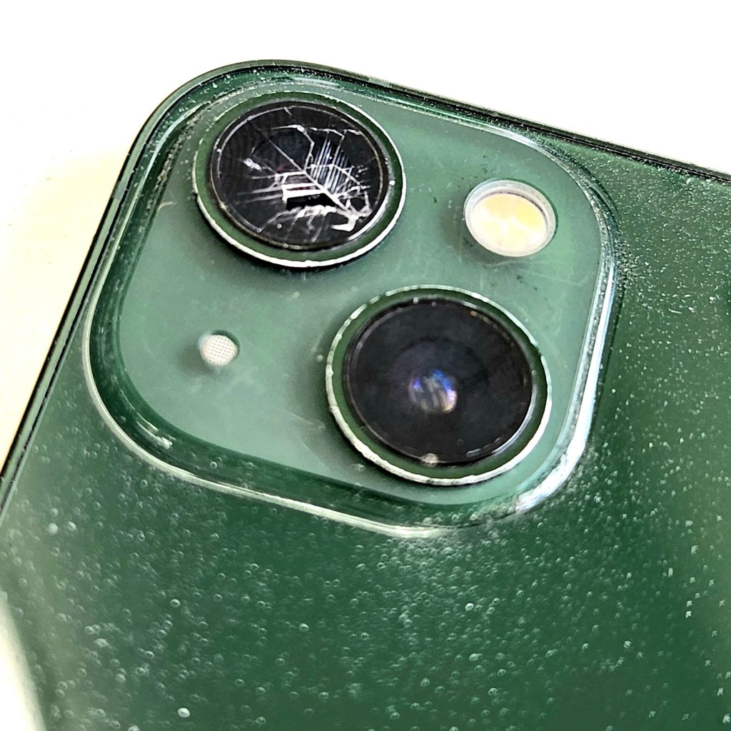 【iPhone13 アウトカメラレンズ交換】カメラのガラスレンズ部分だけが割れてしまった時はレンズだけ交換することが出来ます!!| 根室市鳴海町
