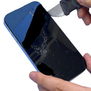 【iPhone13Pro フロントパネル交換】画面が割れ 見づらくて使いにくい!当店までご相談ください。| 根室市光洋町