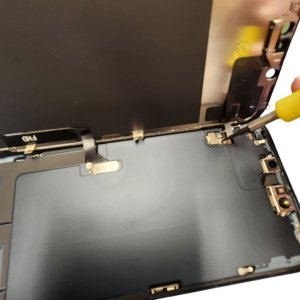 【iPhone14Plus フロントパネル交換】バッグを落としてしまったら中に入れてたiPhoneの画面が割れてしまった、、当店なら即時修理可能です。| 根室市駒場町