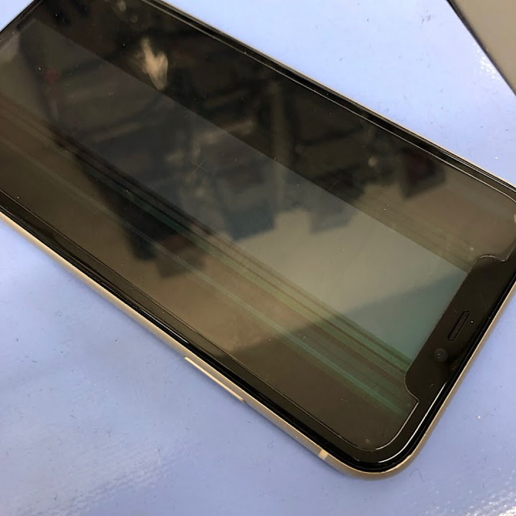 iPhone XR 画面に線が入る 液晶交換| 千葉県印西市滝野| 液晶交換も即日お渡しで修理対応しております‼︎