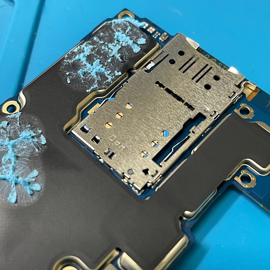 アンドロイド携帯 シャープアクオス SIMカード詰り取出し| 柏市| Android修理もご予約で即日対応致!