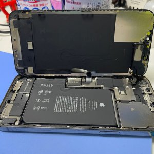 iPhone 12ProMax バイク落下 パネル交換| 龍ケ崎市久保台| パネル交換も即日お渡しで修理対応しております‼︎