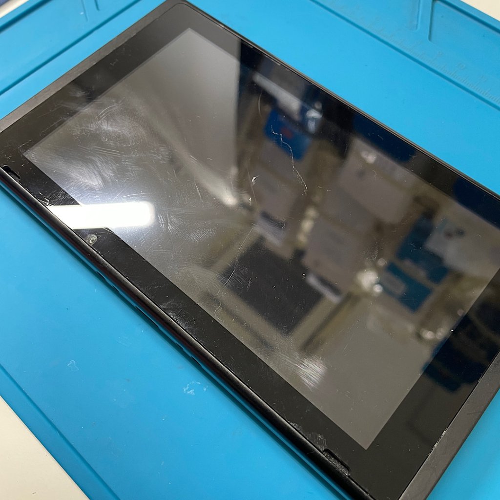 Nintendo Switch 画面に黒い線が入る 液晶交換修理| 我孫子市船戸| 任天堂修理もご予約にて即日対応!