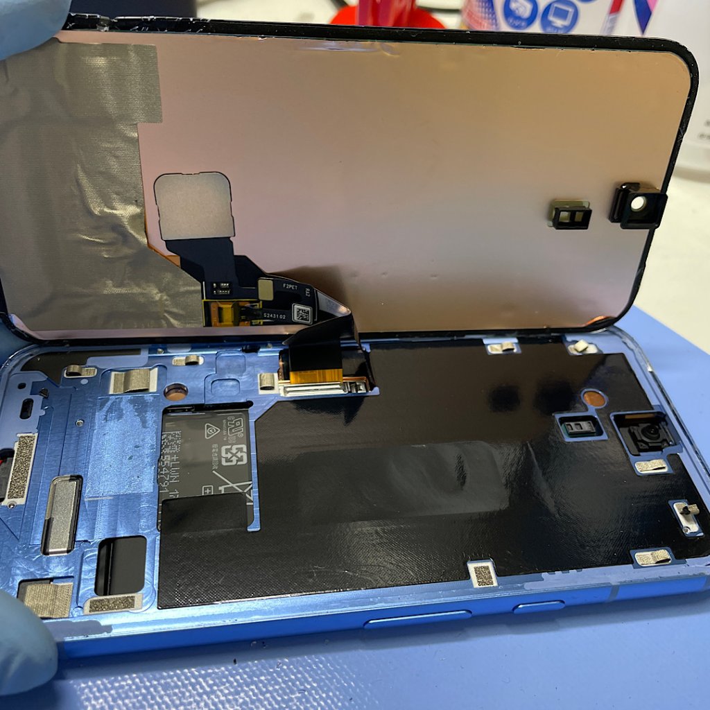 iPhone14 自転車から落下 液晶交換| 取手市上高井|液晶交換も即日で対応致します!