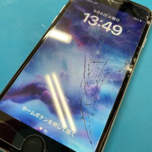 iPhoneSE3 部活中に落として破損パネル交換修理| 龍ケ崎市稲荷新田町 | パネル破損も即日対応致します！