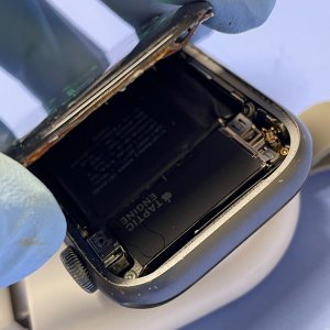 Apple Watch  ぶつけてタッチ不良 液晶交換 | 守谷市松ヶ丘 | Apple Watchの修理もご予約で即日対応！