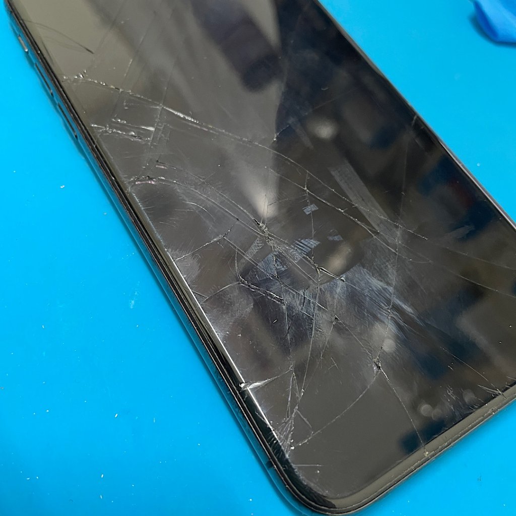 iPhoneXS 撮影中落下破損 液晶破損修理 | 我孫子市天王台| 液晶交換も即日修理致します!