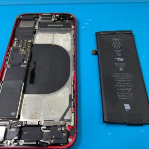 iPhoneSE2バッテリー交換| 我孫子市中峠| バッテリー交換も即日お渡しで修理対応しております‼︎