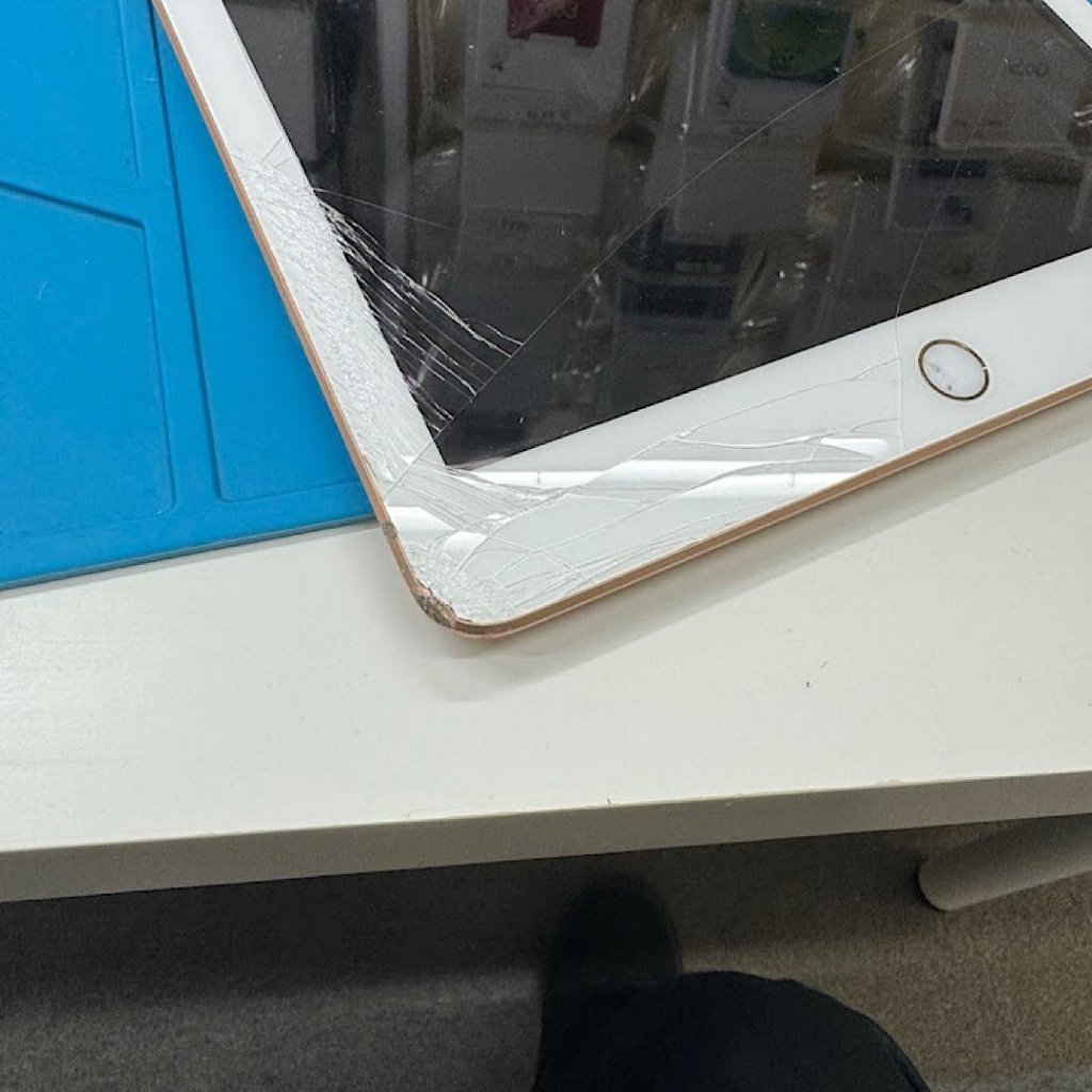 iPad8 落下パネル割れ パネル交換| 龍ケ崎市半田町| iPadのパネル交換もご予約対応致します!
