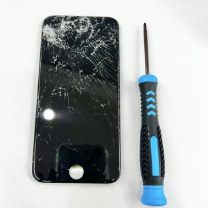 iPhoneSE3 液晶交換(液晶破損、ガラス割れ)