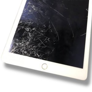 iPad Air 2 Retina 16GB docomo版 液晶割れ MacBook Pro Retina 13inch（Early 2013）液晶破損交換修理