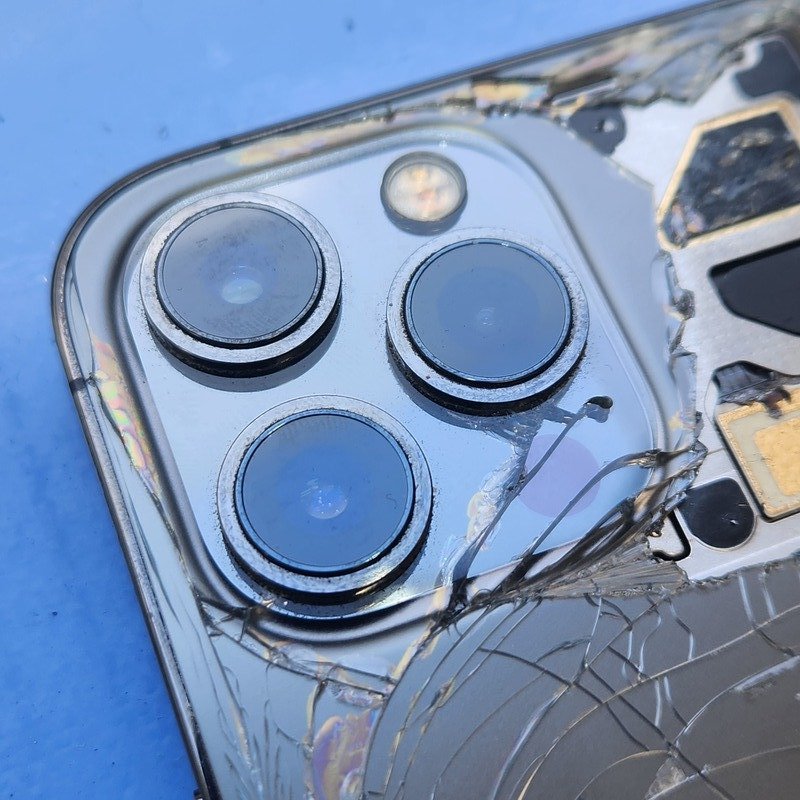 【iPhone12 Pro Max 背面ガラス交換】背面ガラス割れを新品同様に交換!買い換える必要なしです!|伊勢崎市宮子町