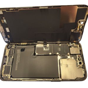 【iPhone14Pro バッテリー交換】14Proのバッテリー交換も最短30分程度でお渡しできます!!| 根室市駒場町