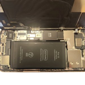 【iPhone13 バッテリー交換】バッテリーの最大容量が低下していたら我慢して使用せずご相談ください。およそ30分で交換できます!| 根室市歯舞