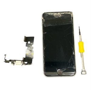 iPhoneSE3 ライトニング交換