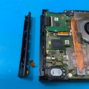任天堂Switch サイドレール交換| 守谷市美園| 任天堂Switchの修理も即日対応！
