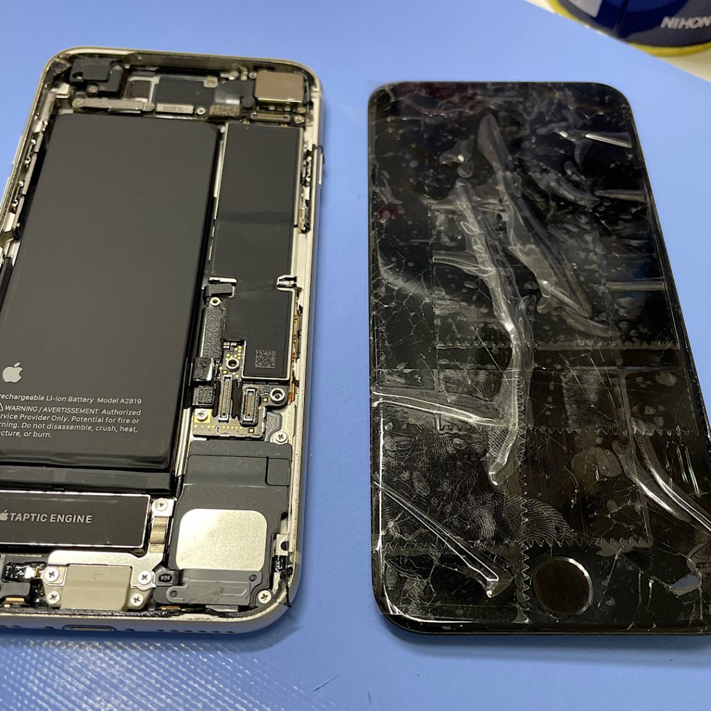 iPhoneSE3 バイクから落下破損 パネル交換| 我孫子市布佐平和台| パネル交換も即日修理対応致します!