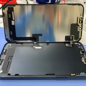 iPhone15Plus 落下ヒビ割れ パネル交換修理| 利根町四季の丘| パネル交換も即日お渡しで修理対応しております‼︎